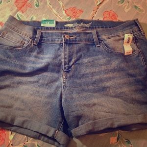 Old navy boyfriend shorts size 14 NWT
